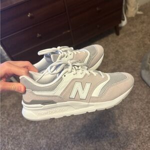 Women’s New Balance shoes size 6